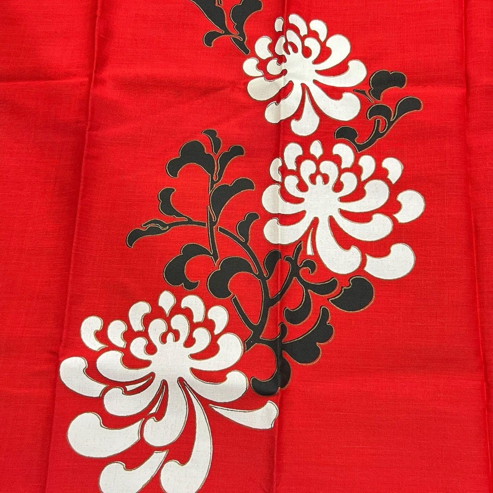 Alfred Shaheen Fabric Hand Printed in Hawaii Red w/White Chrysanthemums 44 x 52 - Picture 3 of 9